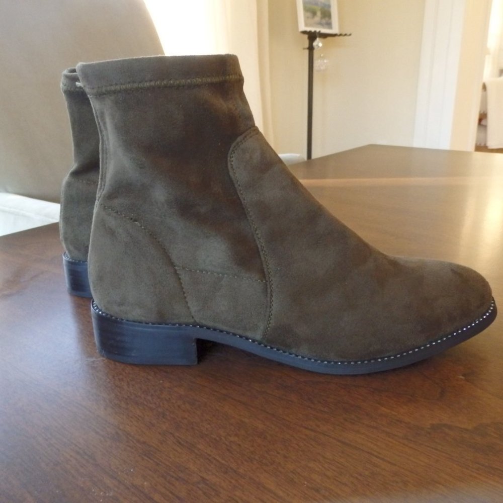 Musse & Cloud clear rhinestone accent Ankle Boots Size 7